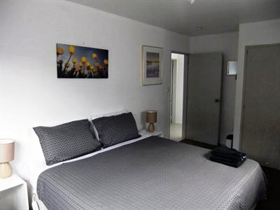 фото отеля McWilliam Apartments
