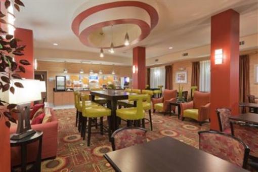 фото отеля Holiday Inn Express Hotel & Suites Winona North