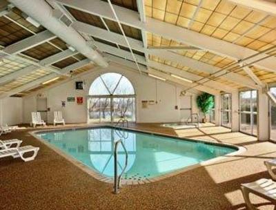 фото отеля Ramada Hall of Fame Canton
