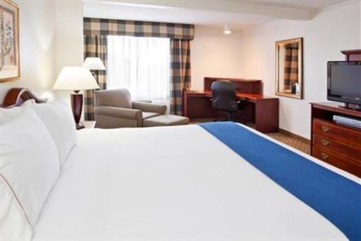 фото отеля Holiday Inn Express Hotel & Suites Alliance (Ohio)