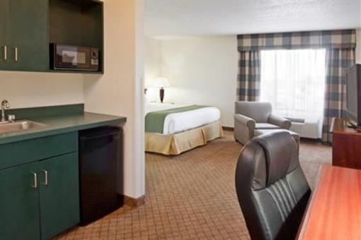 фото отеля Holiday Inn Express Hotel & Suites Alliance (Ohio)