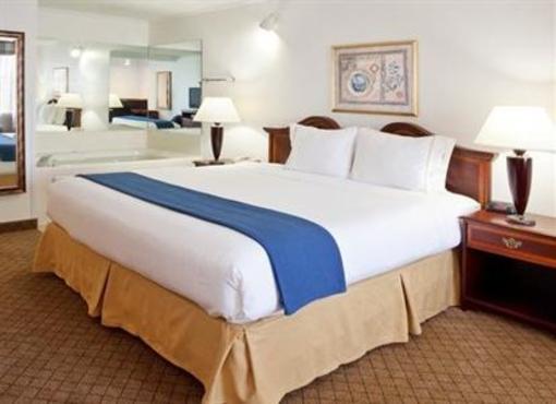 фото отеля Holiday Inn Express Hotel & Suites Alliance (Ohio)