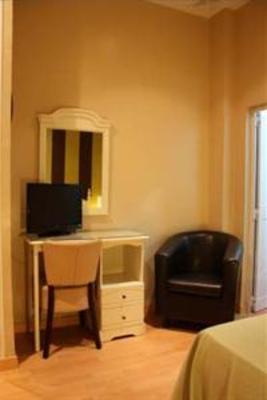 фото отеля Hostal Paris