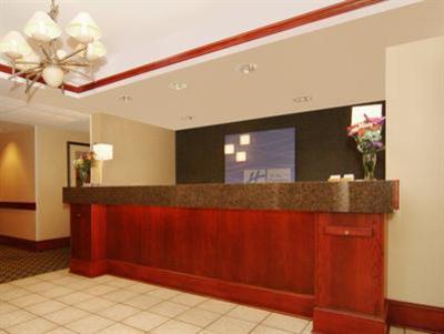 фото отеля Holiday Inn Express and Suites Cedar Rapids