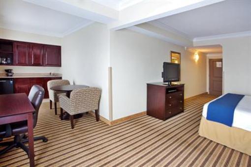 фото отеля Holiday Inn Express And Suites Byron