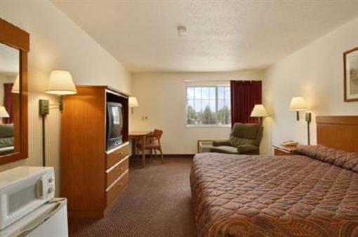 фото отеля Wamego Inn & Suites