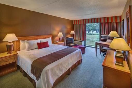 фото отеля Whispering Woods Hotel & Conference Center