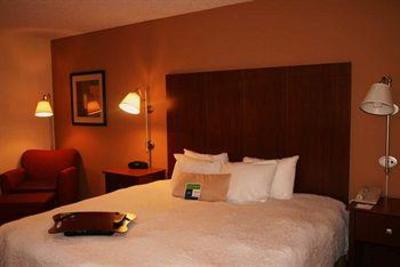 фото отеля Hampton Inn & Suites Merriam