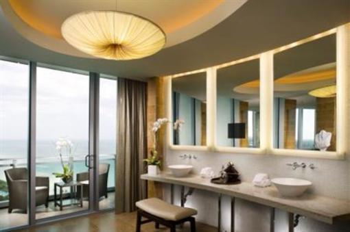 фото отеля One Bal Harbour Resort & Spa