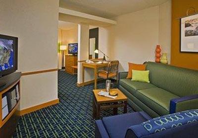 фото отеля Fairfield Inn & Suites by Marriott Hartford Airport