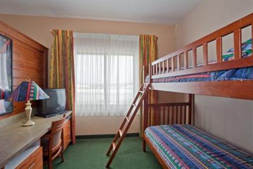 фото отеля Holiday Inn Express Village West