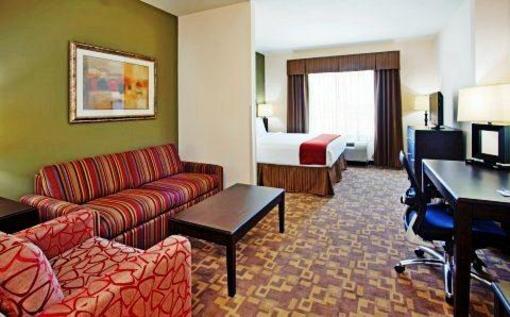 фото отеля Holiday Inn Express Hotel & Suites Topeka North