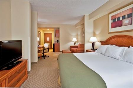 фото отеля Holiday Inn Express Hotel & Suites New Tampa I-75 Bruce B. Downs
