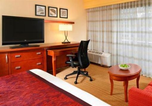 фото отеля Courtyard by Marriott Fairfax Fair Oaks