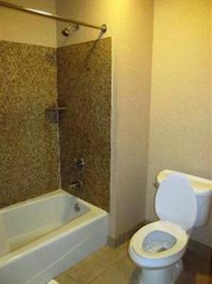 фото отеля Crystal Inn & Suites