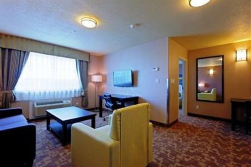 фото отеля Holiday Inn Express & Suites Dawson Creek