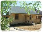 фото отеля Ambrose Cottage Castlemaine