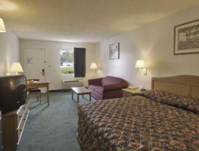 фото отеля Travelodge Suites Macclenny