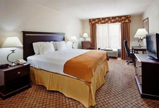фото отеля Holiday Inn Express Hotel & Suites McPherson