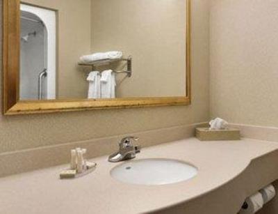 фото отеля Days Inn and Suites Albany