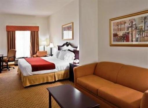 фото отеля Holiday Inn Express Hotel & Suites - Tampa Stadium Airport