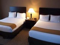 Holiday Inn Express & Suites Fairmont