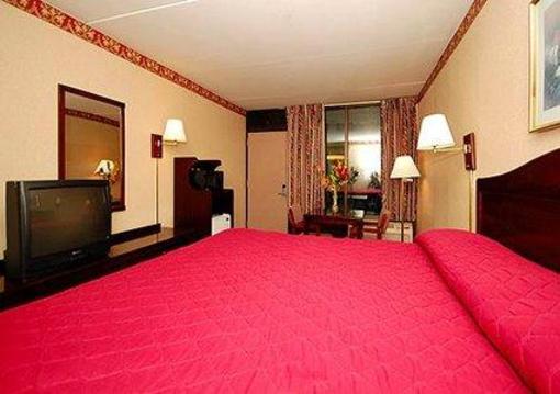 фото отеля Econo Lodge Carlstadt