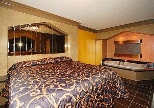 фото отеля Econo Lodge Carlstadt