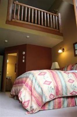 фото отеля Vagabond Lodge At Kicking Horse Mountain Resort Golden (British Columbia)