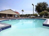 Days Inn and Suites Conroe