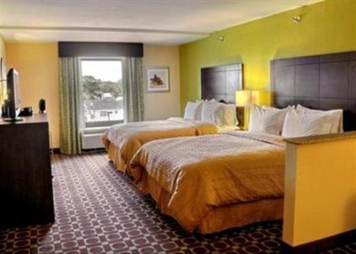 фото отеля Clarion Inn and Suites Virginia Beach