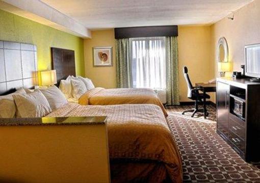 фото отеля Clarion Inn and Suites Virginia Beach