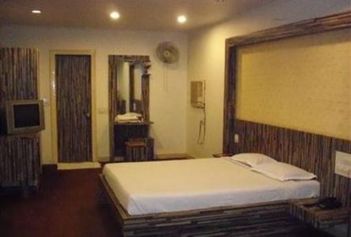 фото отеля Embassy Hotel Surat