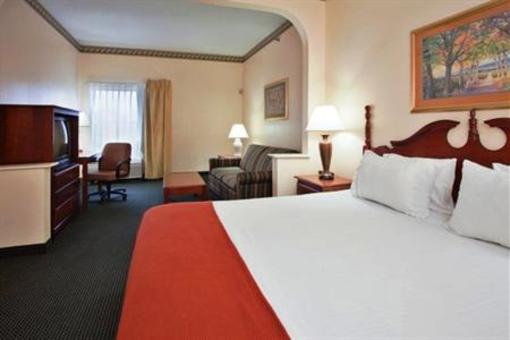 фото отеля Holiday Inn Express Plymouth (North Carolina)