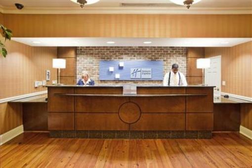 фото отеля Holiday Inn Express Savannah-Historic District