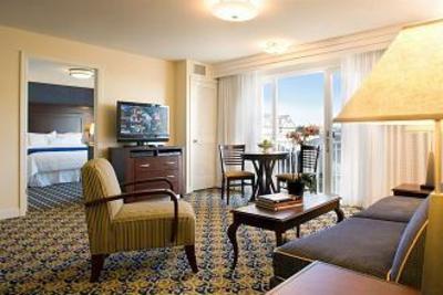 фото отеля Newport Beach Hotel & Suites