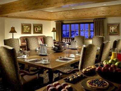 фото отеля The Pines Lodge