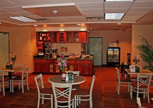 фото отеля MainStay Suites Fort Myers