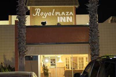 фото отеля Royal Plaza Inn