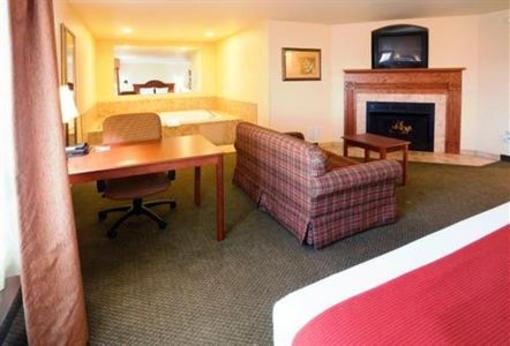 фото отеля Holiday Inn Express Hotel & Suites Rocky Mount Smith Mtn Lake