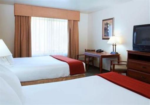 фото отеля Holiday Inn Express Hotel & Suites Rocky Mount Smith Mtn Lake