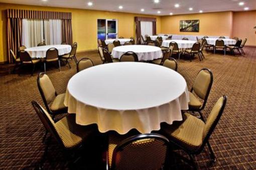 фото отеля Holiday Inn Express Le Claire Riverfront - Davenport