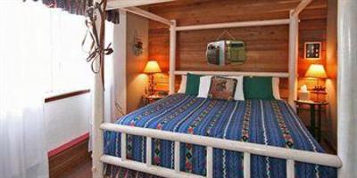 фото отеля Whispering Pines Bed and Breakfast