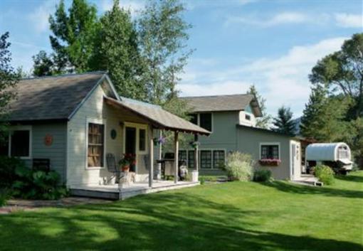 фото отеля Yellowstone River Inn Cabins