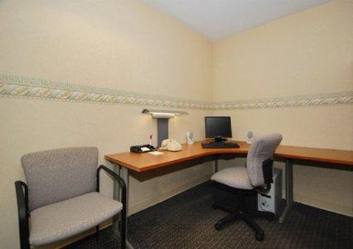 фото отеля Clarion Hotel Bel-Aire Conf. Ctr.