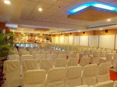 фото отеля Rennaaissannce Sarovar Portico Hotel Hosur