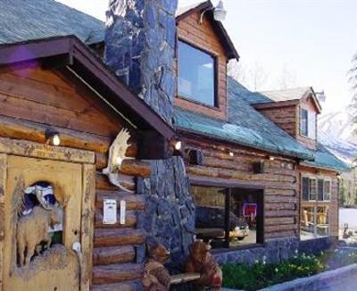фото отеля Summit Lake Lodge