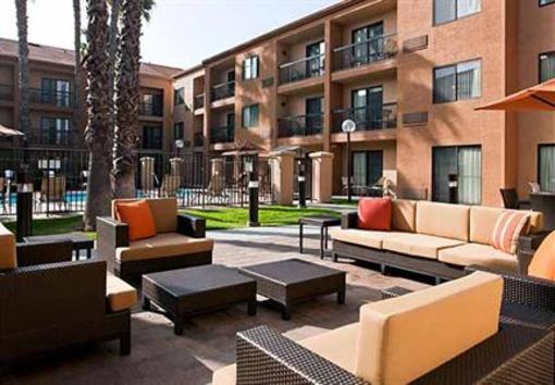 фото отеля Courtyard by Marriott Huntington Beach Fountain Valley