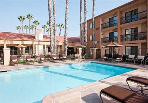 фото отеля Courtyard by Marriott Huntington Beach Fountain Valley