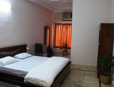 фото отеля Hotel Basera Vrindavan